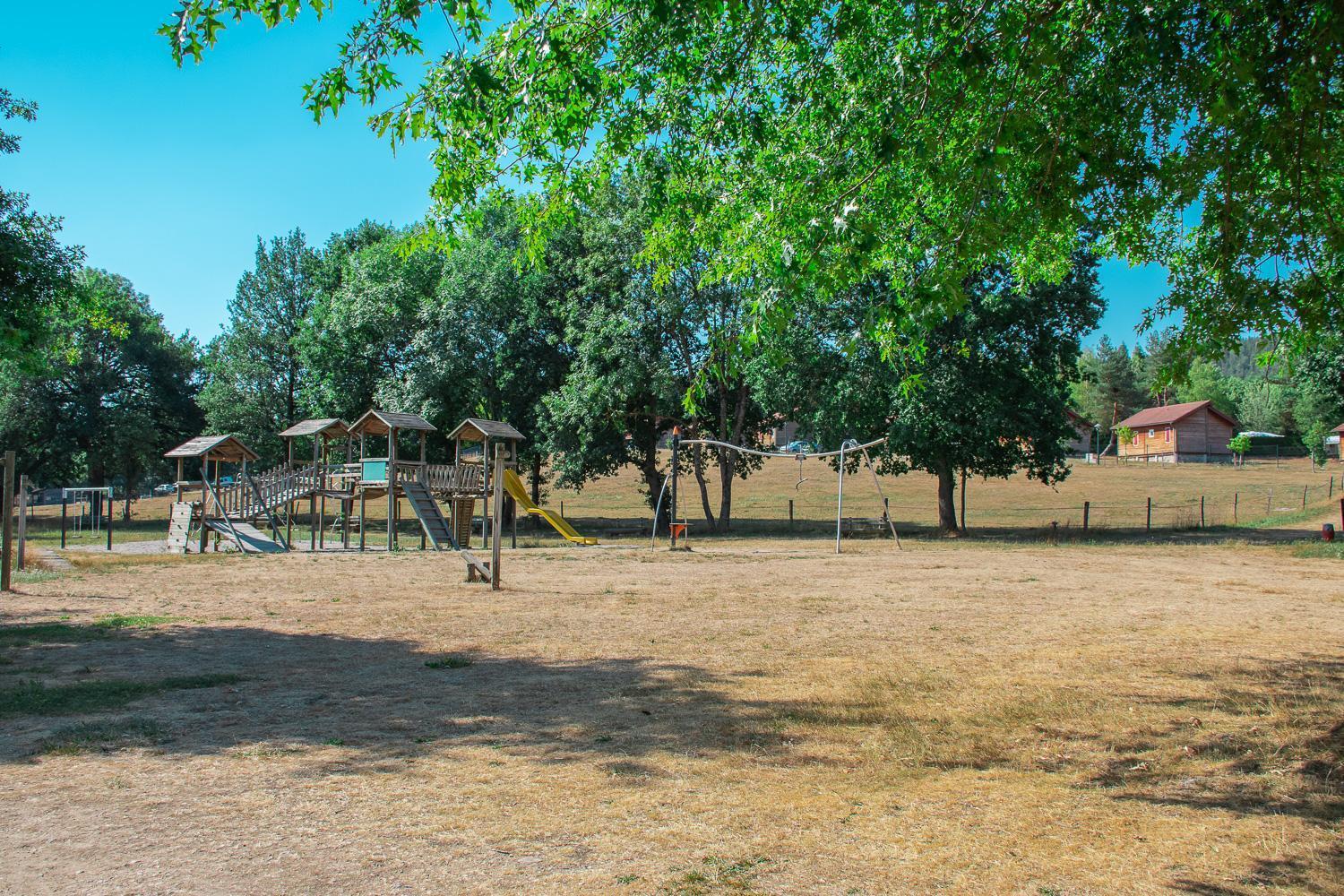 Village De Gites Du Malzieu Le Malzieu-Ville Екстер'єр фото